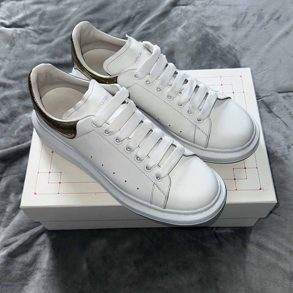 Alexander McQueen White and gold  Sneakers 100% authentic 🔥🔥🔥
